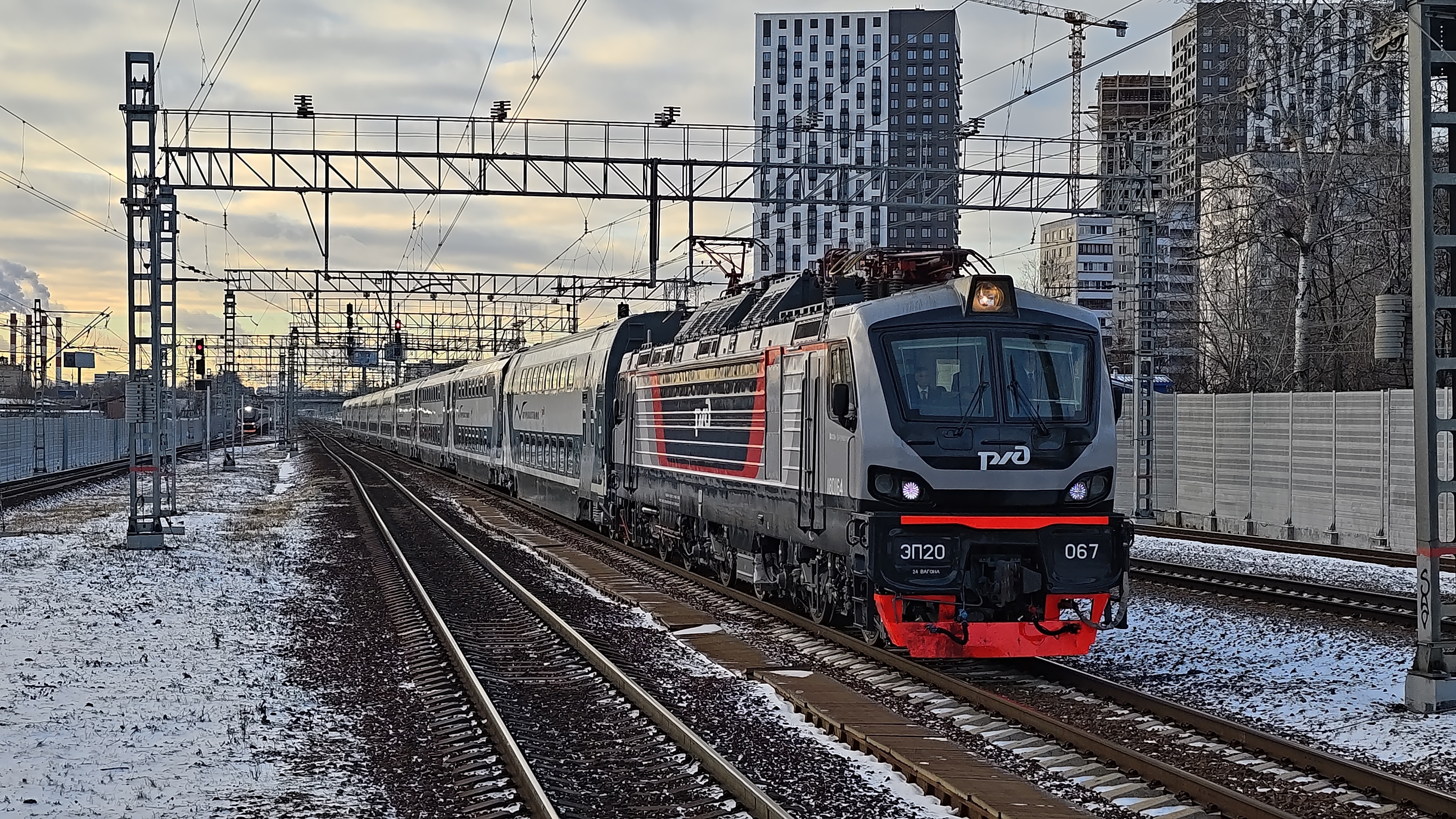 "скоростной под жёлтый" ЭП20-067 с поездом №704 "Буревестник" Москва–Нижний Новгород