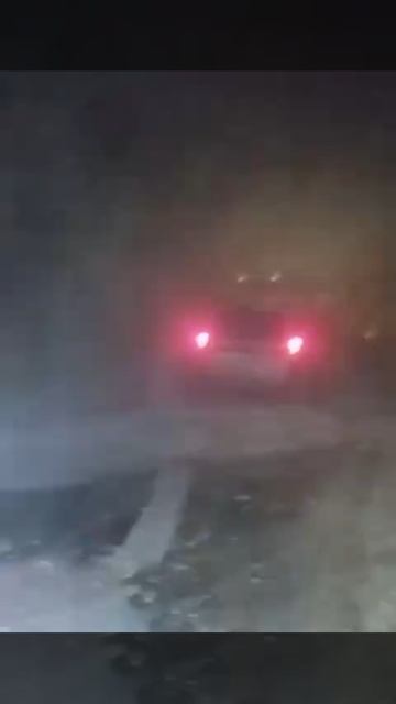 Из-за снежного шторма в Саратовской области спасатели эвакуировали с одной из трасс 148 человек...