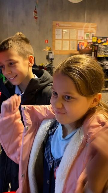 Аппарат сюрпризов Хватайка из Пятёрочки 😎 Как думаете, повезёт нам или нет?