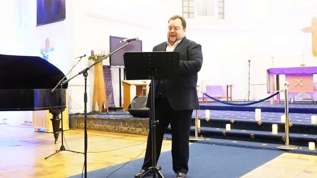 Олег Полпудин исполняет арию Призрака из мюзикла «Призрак оперы». Орган — Игорь Гольденберг