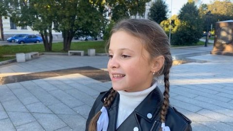 " Широка страна моя родная"
музыка И.Дунаевский
слова. В.Лебедев-Кумач