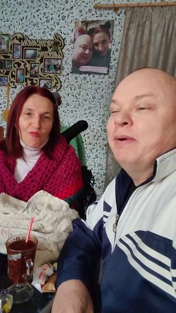 Как Катя ест конфеты, хотя ей тоже не желательно...😅  #какфеты #конфеткамоя #сластёна