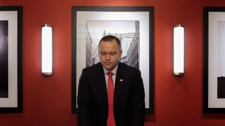 В Латвии произошел скандал из-за грязной машины, приехавшей за Навроцким