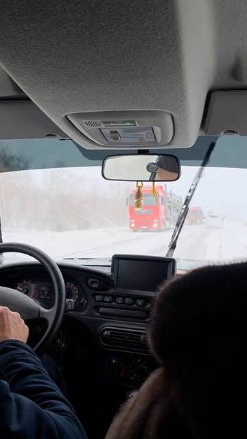 Граница Бузулук Тоцкое, фура, встала по середине дороги.