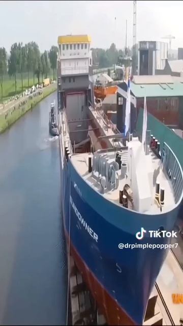 Сбрасывание кораблей в океан