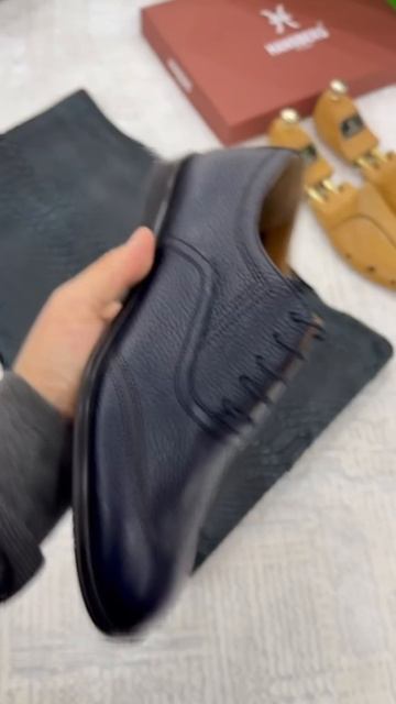 Мужские туфли.