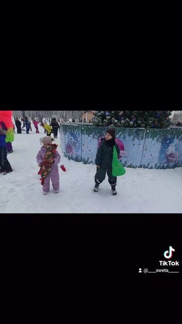 гуляем на елочке #першинплатон #скороновыйгод