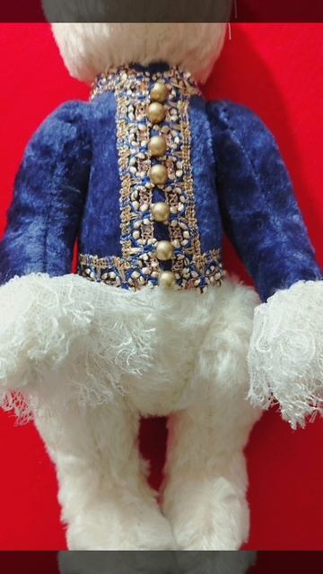 Демонстрация авторской игрушки, заяц Людовик