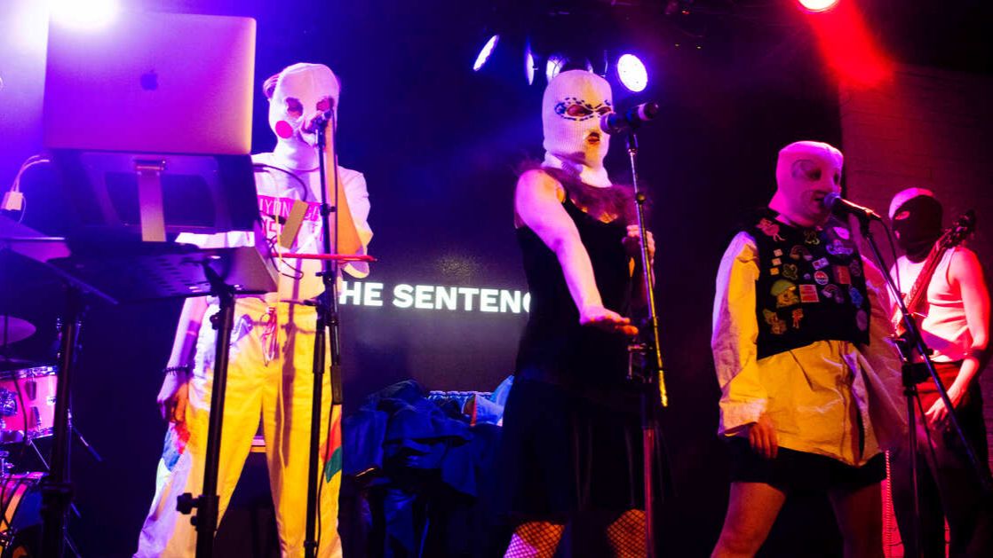 Суд признал экстремистcкой группу Pussy Riot