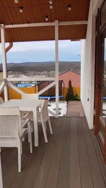 Дом с бассейном на море