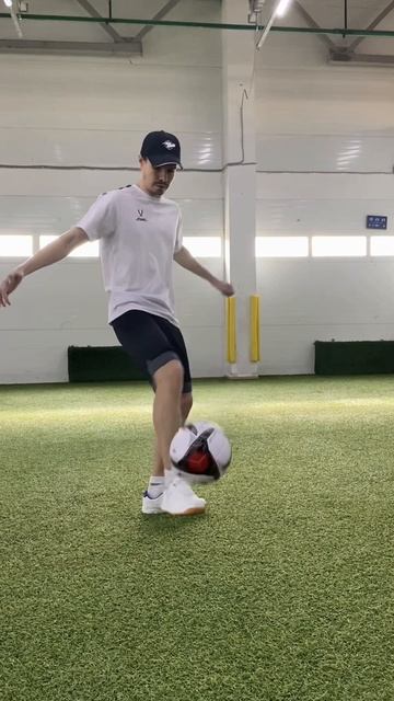 НАЗВАНИЕ ФУТБОЛЬНЫХ ТРЮКОВ