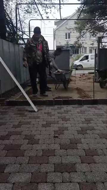 Устали от луж, трещин и кривой плитки? Мы знаем решение!