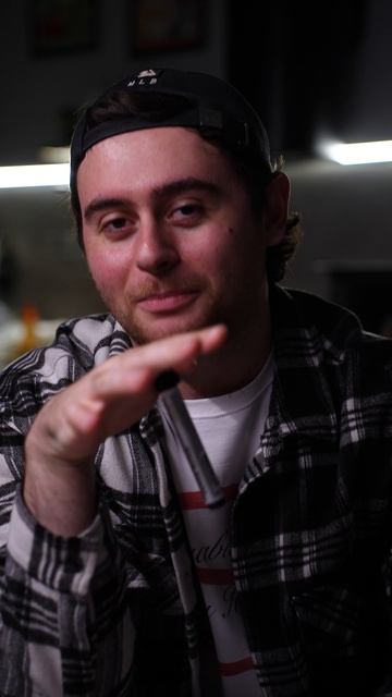 ❌ Клеопатра с Айфоном?