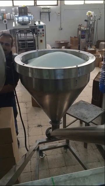 Транспортер шнековый с сеткой и вибратором для сыпучих продуктов