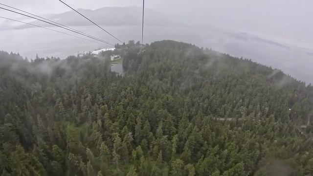 Зиплайн на Аляске имеет длину в 1,5 км и высоту 400 м, развивают скорость более 100 км/ч