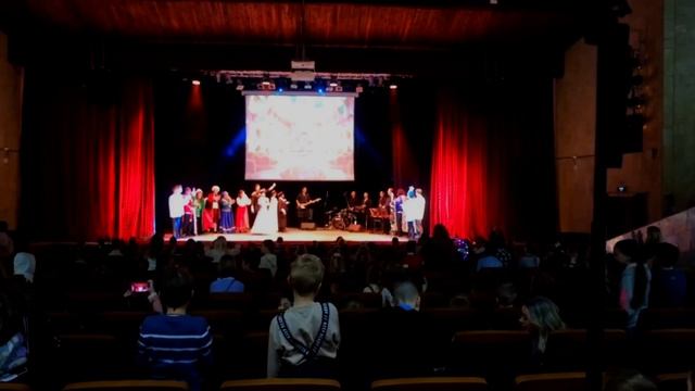 Двенадцать месяцев, новогодняя ёлка.