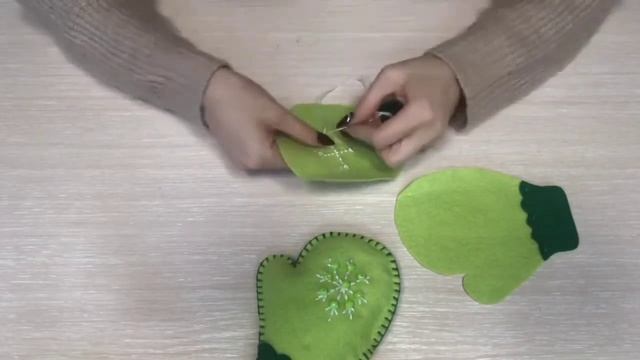 Варежка. Фетровая игрушка.