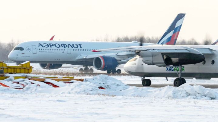 Аэропорт Николаевска-на-Амуре закрылся на сутки из-за снегопада и метели