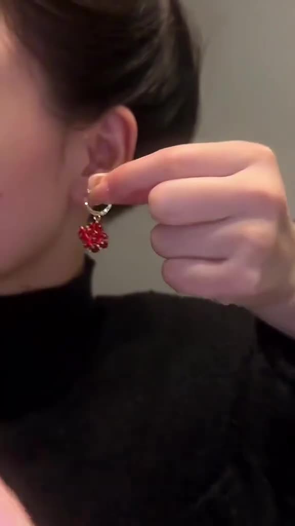 Бижутерия на Вайлдберриз пиши в поиске Лакосми  ЖМИ на хэштег и копируй Бижутерия подарок WB