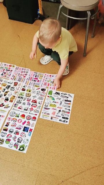 JDM-наклейки  радость для детей и родителей!
200 стикеров на 10 листах с любимыми авто.