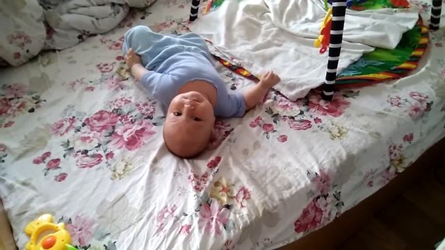 Первые попытки перевернуться