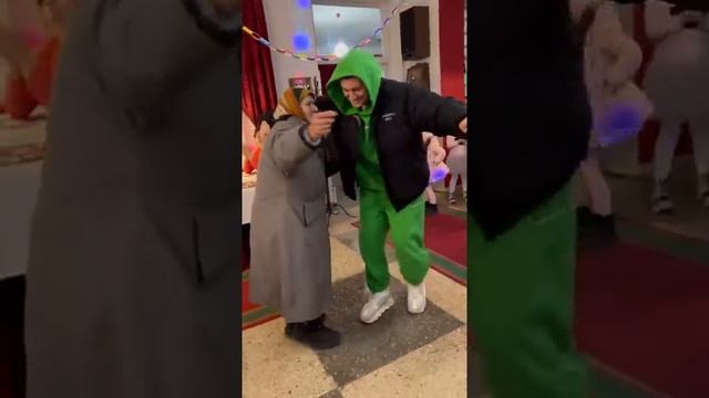 Давид Манукян подарил квартиру бездомной бабушке из Молдовы