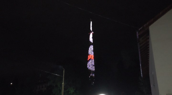 Телебашня в Сочи засверкает праздничной подсветкой в честь Дня Победы