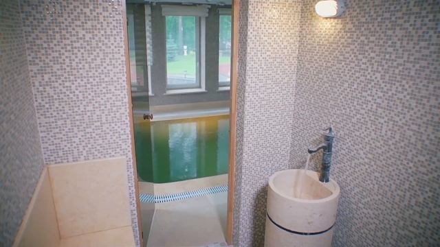 Продается коттедж 530 кв.м. с гостевым домом на участке в 51 сотку.