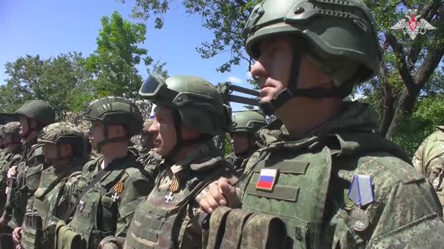 Военнослужащим группировки войск «Восток» вручили награды за освобождение Новомихайловки