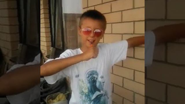 Знаешь радость это хлопья с молоком пробуй я угощаю😃