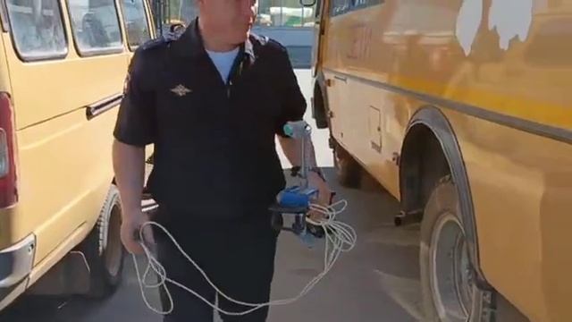 В преддверии нового учебного года автоинспекторы проверяют школьные автобусы