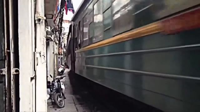 Во Вьетнаме проложили железную дорогу между двумя домами