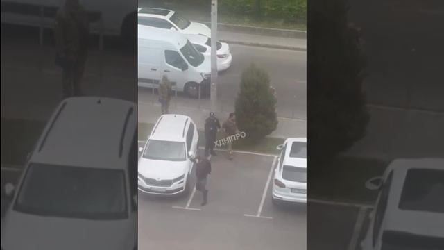 ‼️🏴☠️🇺🇦"Забивают как скот": моГилизаторы ТЦК массово избивают мужиков и тащат на бойню