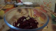 Салат из Свеклы с соленым огурцом. Вкусно и быстро