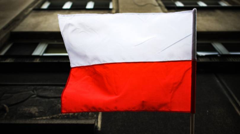 Захарова о планах Польши построить стену на границе с РФ: «Только шипами внутрь»