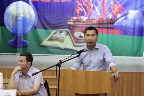 Арслан Кусьминов: Читают ли депутаты хурала свои законопроекты?