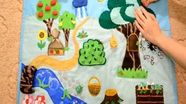 Развивающий коврик из фетра и ткани