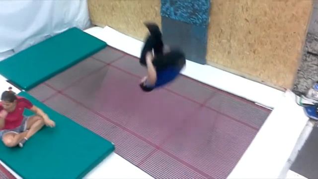 Потрачено. Двойной кувырок назад на батуте
