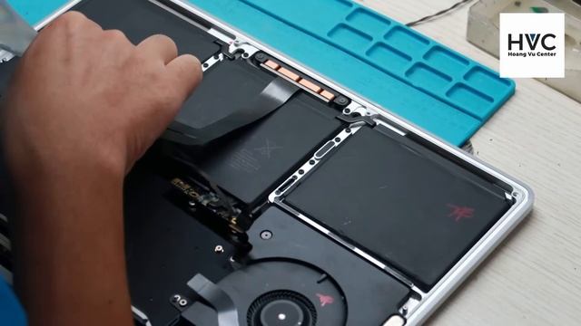 Thay pin macbook pro 13 inch 2016 2017