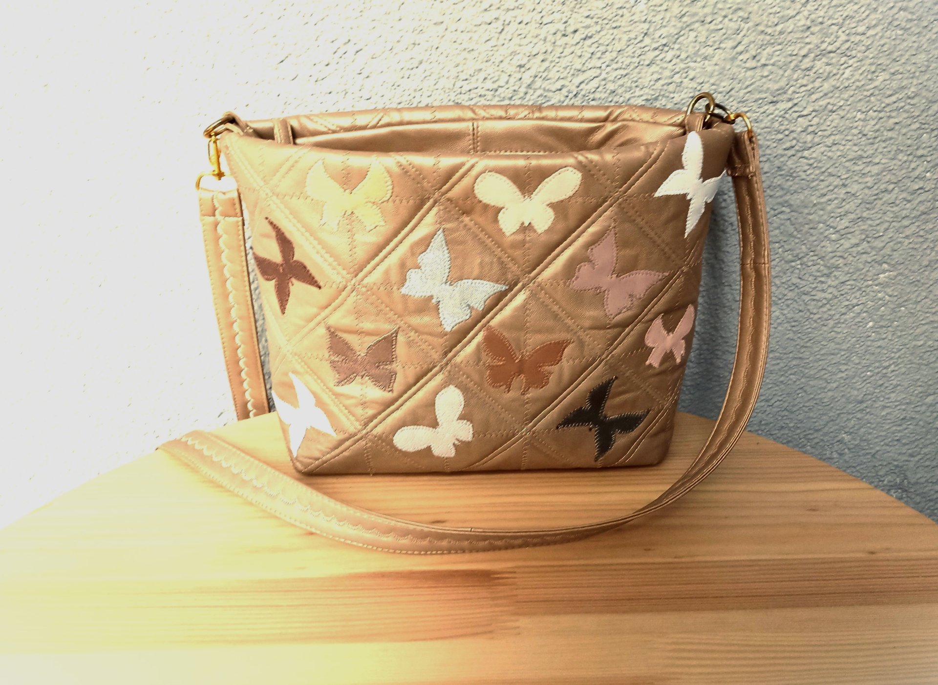 сумочка с бабочками (новая жизнь старых вещей)