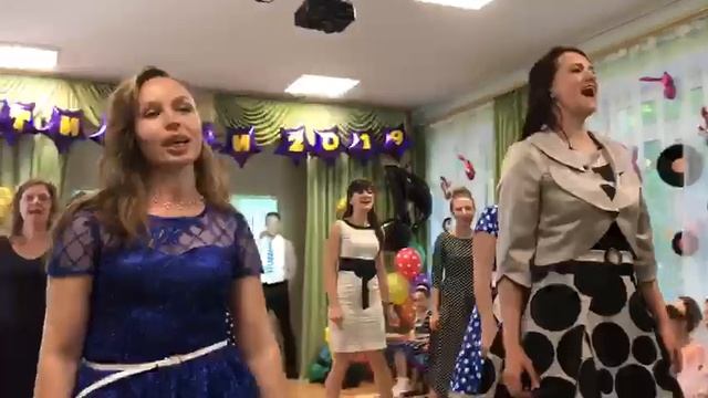 Песня "Мы уйдем красиво!"  на выпускном в детском саду