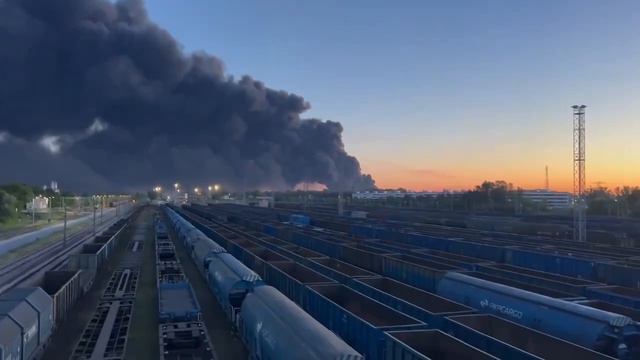 Масштабный пожар охватил один из торговых центров в Варшаве