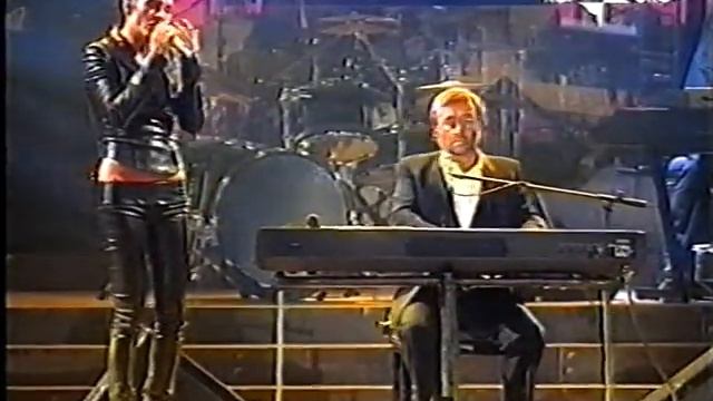 Anna Oxa & Lucio Dalla Caruso live from Torno Sabato (2001)