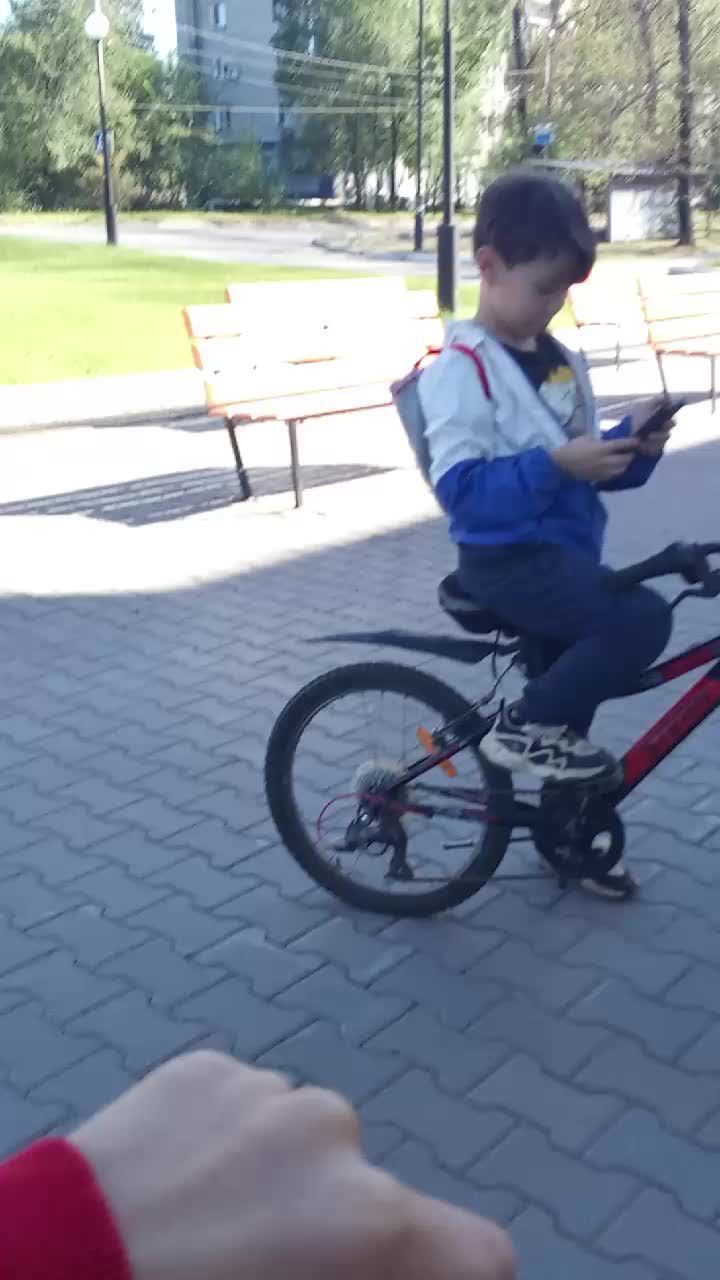 гуляем перед школой