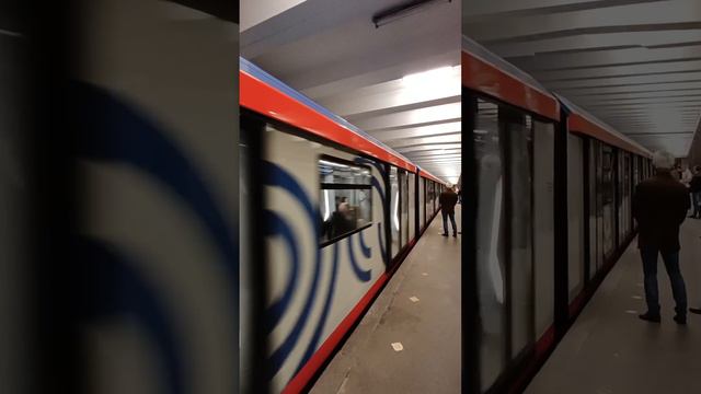 На Замоскворецкой линии метро Москвы, появились новые составы поездов.