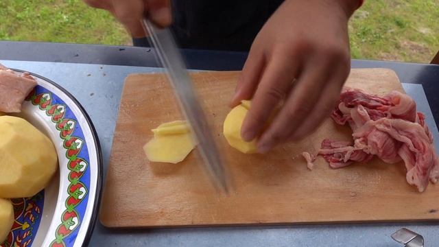 КАРТОШКА НА УГЛЯХ с БЕКОНОМ! КЛАССИКА ТАЙГА!