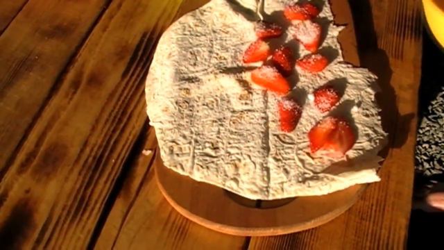Десерт с клубникой. | Dessert with strawberries.