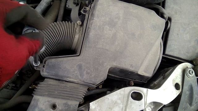 Как заменить воздушный фильтр на Ford Focus 2