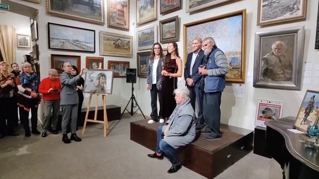 ? Выставка "Симфония Культур",  руководитель Екатерина Кованжи?