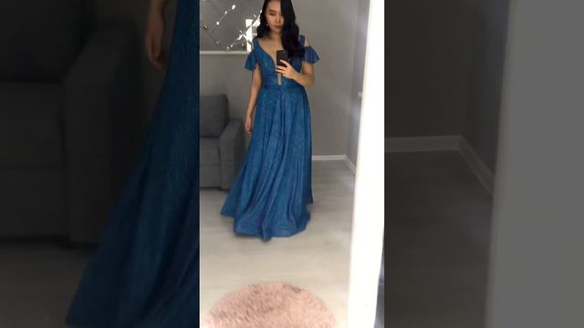 Синее блестящее платье